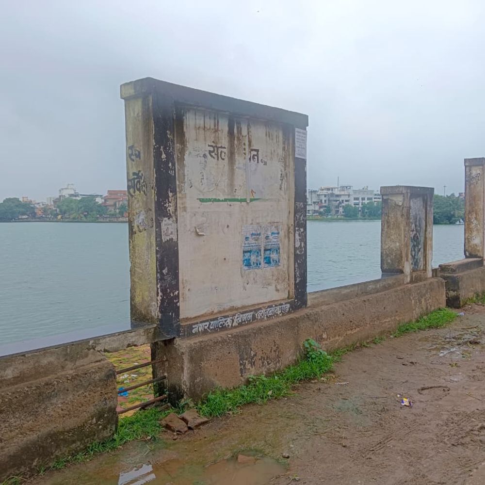 राजनांदगांव: शीतला मंदिर के सामने जलजमाव से श्रद्धालु और राहगीर परेशान