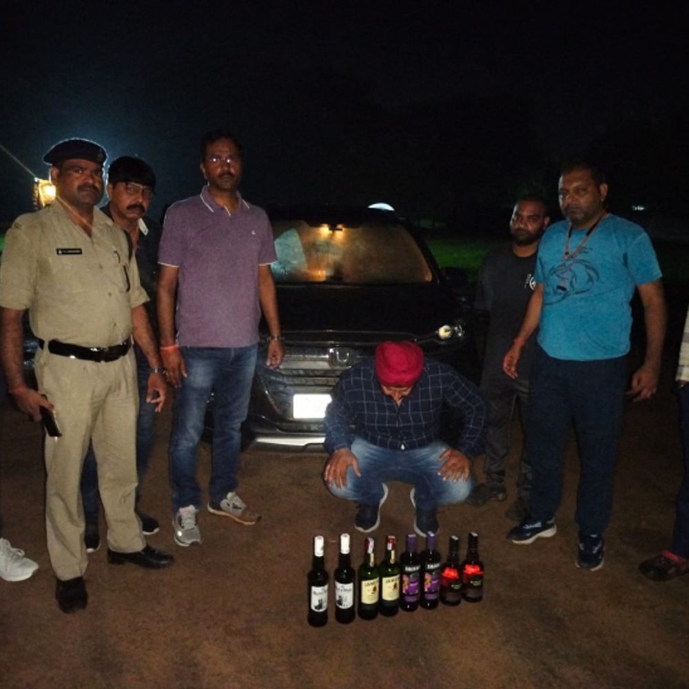 रायपुर में ड्राई डे पर आबकारी विभाग का एक्शन, महंगी शराब और कार जब्त