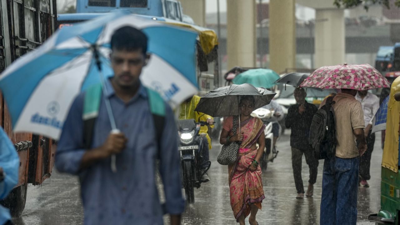 Weather Update 7 Sept: बिहार-यूपी में बारिश, दिल्ली में उमस से परेशानी