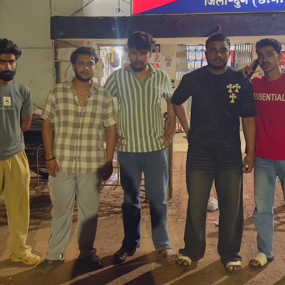दुर्ग में बुलेट स्टंट और रील का खौफ: थाने पहुंचे शराबी दोस्त भी गिरफ्तार