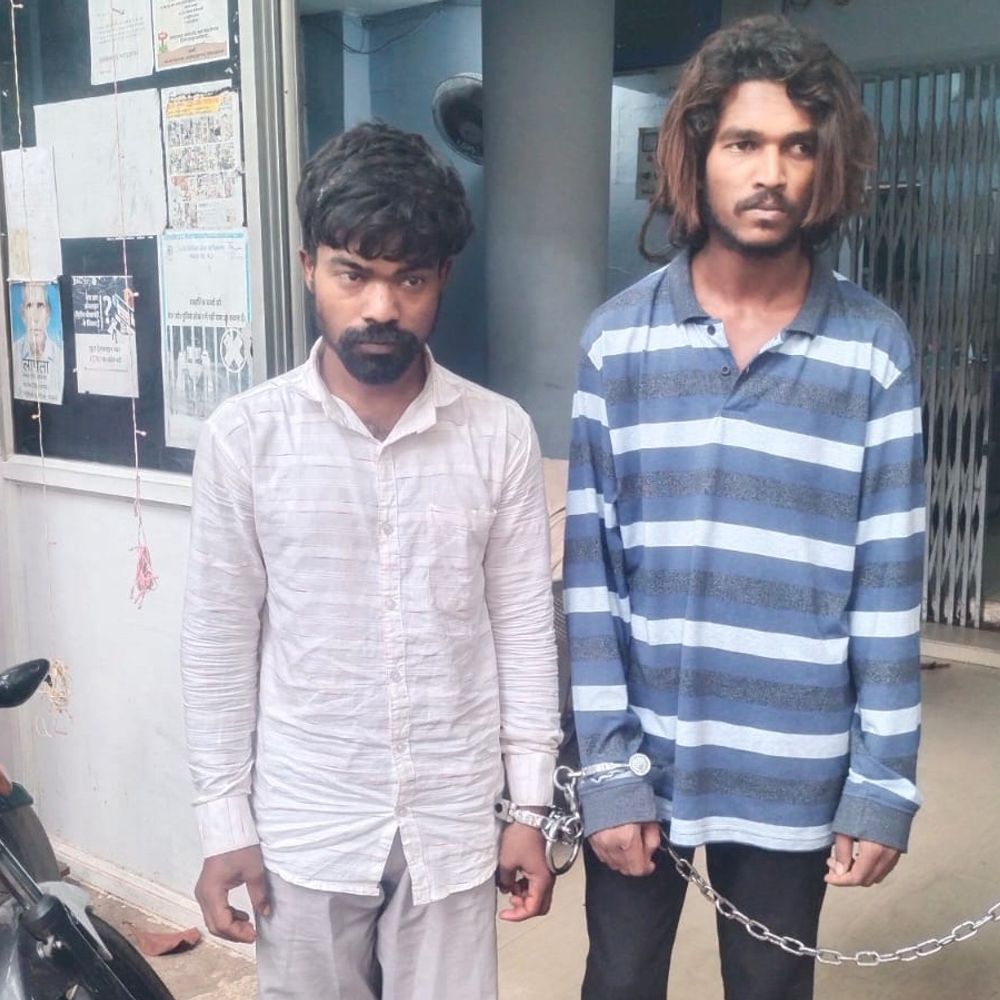 प्रोफेसर कॉलोनी में शटर काटकर लाखों की चोरी, निगरानी बदमाश समेत 2 गिरफ्तार