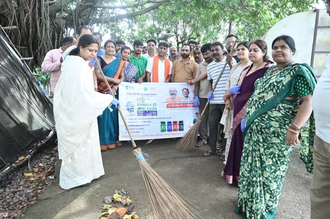 सेवा संकल्प अभियान: बंधवा तालाब में स्वच्छता और वृक्षारोपण