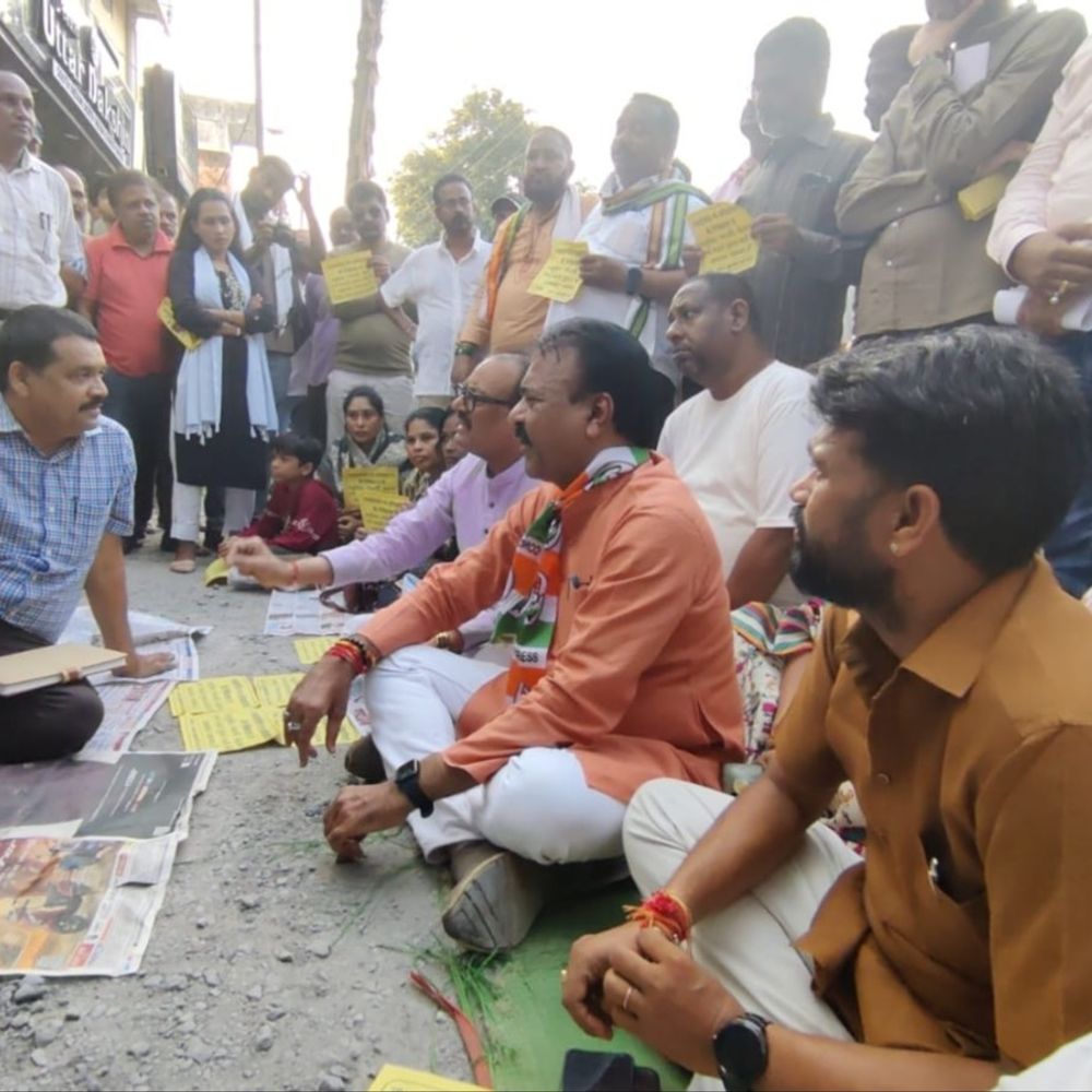 Jagdalpur: Congress Protests Incomplete Nayapara Road, Warns PWD Gherao