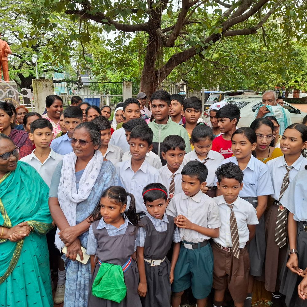 भिलाई के हॉस्पिटल सेक्टर में 702 परिवारों पर बेदखली का खतरा, विधायक के साथ पहुंचे कलेक्टर